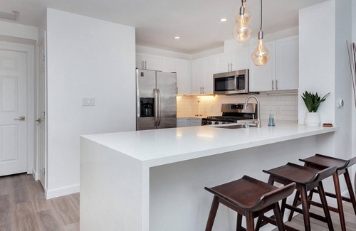 Downtown San Diego Copropriété | Urban Hi-Tech 2 BR Escape in Little Italy~Near Bay, Gas Lamp & Beaches!