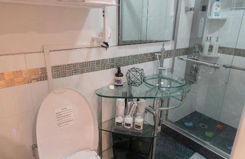 Bushwick Appartement | Urban Oasis at Cairyn's Corner with Shared Backyard