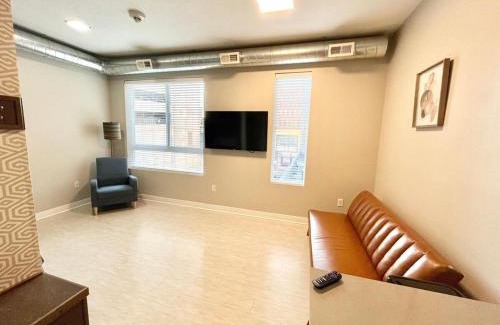 Downtown Des Moines Appartement | Urban Oasis Downtown Condo with Skywalk Access 6