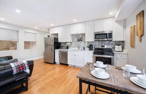 Lower West Side Maison | Urban Oasis in Heart of Chicago