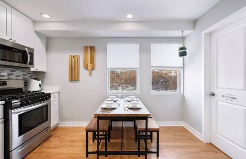 Lower West Side Maison | Urban Oasis in Heart of Chicago
