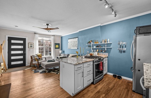 Speer Maison | Urban Oasis in Trendy Baker Neighborhood - Fenced Area for Dogs