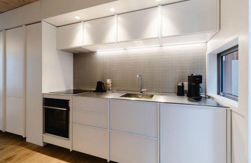Te Aro Appartement | Urban Oasis - Spacious 3BR Townhouse w Terrace