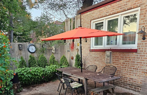 Jeffrey Manor Maison | Urban Oasis
