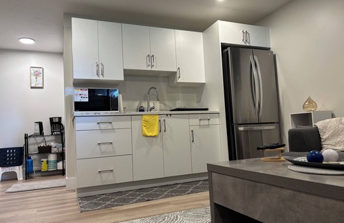 Dieppe Appartement | Urban Oasis - Your Private Air Conditioned Suite