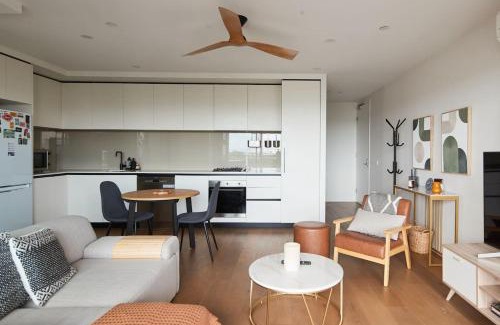 Brunswick East Appartement | Urban Rendezvous - Where Productivity Meets Play