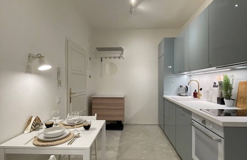 Bubenec Appartement | Urban Retreat I Stylish Boho Apartment in Letná - 10 minutes to Old Town