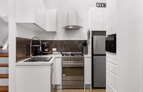 Stockton Appartement | Urban Retreat 700m to Little Beach
