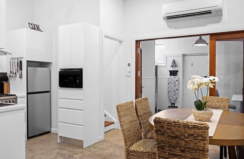 Stockton Appartement | Urban Retreat 700m to Little Beach