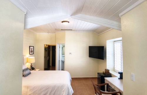 Christiansted Hôtel | Urban Sanctuary Near Waterfront Dining, Shops, Art, and Christiansted Tours