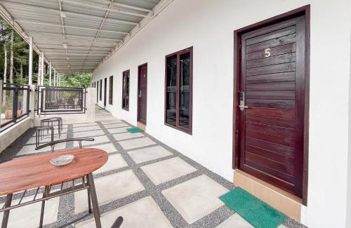 Kalimantan Maison | Urbanview Syariah Nawasena Guest House IKN