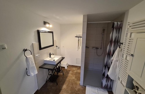 Niederdorla Appartement | Urlaub am Mittelpunkt. Neue Ferienwohung im alten Mehlager