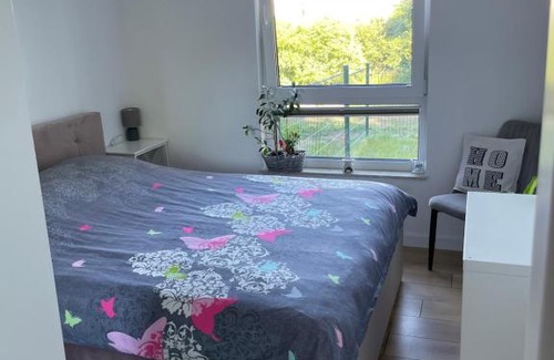 Rumia Appartement | Uroczy Apartamet z Ogródkiem i widokiem na naturę,
