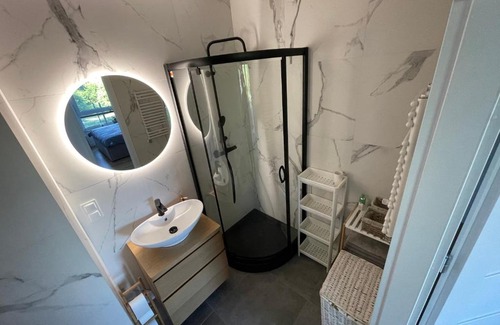 Rumia Appartement | Uroczy Apartamet z Ogródkiem i widokiem na naturę,