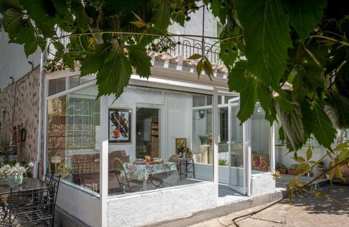Urunuela Maison | Uruñuela, un jardín entre viñedos en La Rioja by encasadeainhoa