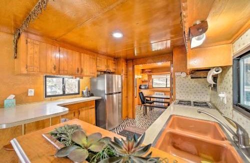 Payson Maison | Hot Tub and Deck Waterfront Escape in Payson!