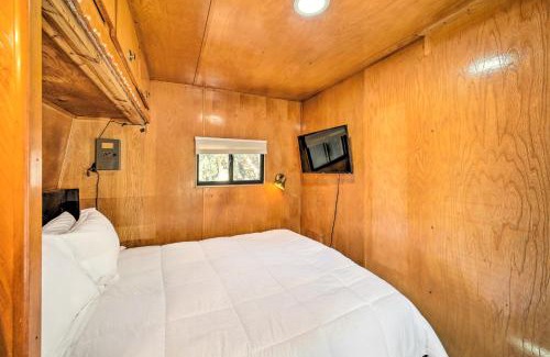 Payson Maison | Hot Tub and Deck Waterfront Escape in Payson!