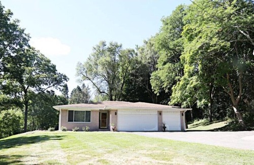 Drayton Plains Maison | Pine Knob Pink House