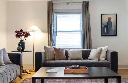 Clintonville Appartement | Close to OSU Rooftop Patio Grill & Outdoor TV