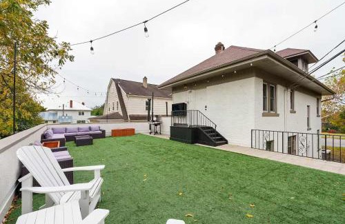 Clintonville Appartement | Close to OSU Rooftop Patio Grill & Outdoor TV