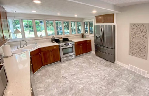 Shorewood-Tower Hills-Harbert Maison | Scenic Sawyer Dunes Pool House