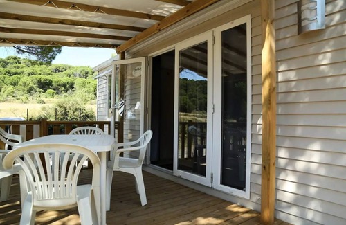 Bizanet Maison | Mobil home Prestige 40m² - 3 chambres + climatisation + TV + Terrasse Couverte 8 personnes