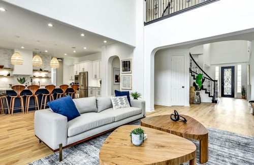 Hudson Bend Maison | UT Football Fave - Pool, Hot Tub, Fire Pit, + More