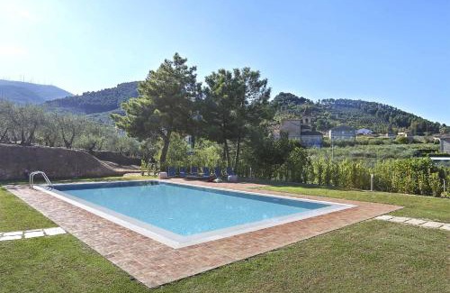 Colle di Compito Villa | Uva by Salogi Villas