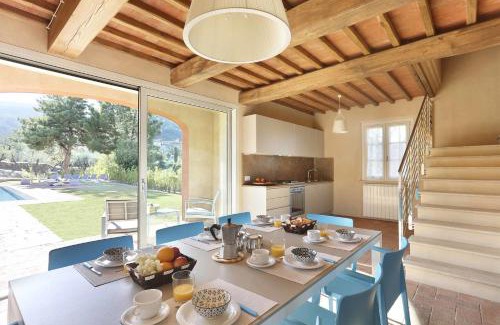 Colle di Compito Villa | Uva by Salogi Villas