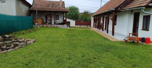 Recsk Maison | Vándor Kakas Vendégház dézsafürdővel