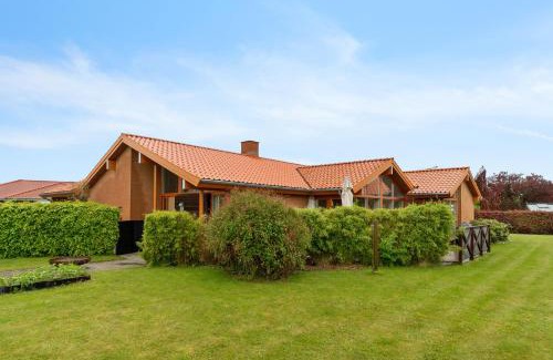 Naestved Maison | Værelse, bad og toilet i villa