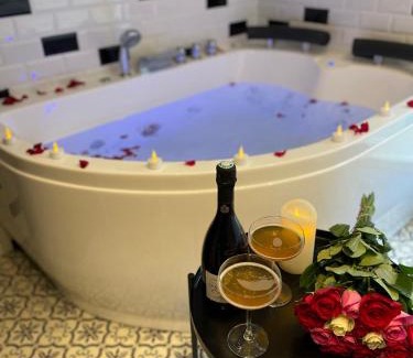 Vieux Malakoff Appartement | Vénus Love room Escapade romantique avec jacuzzi