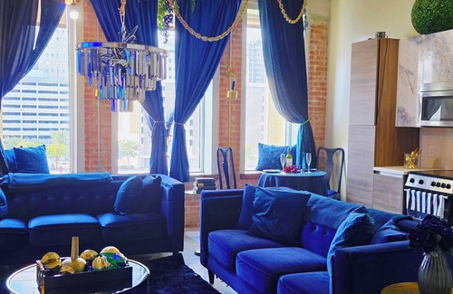 Downtown Dallas Appartement | V.A Suites - 1b 1b exclusive designer suite. A+ Amenities. Free parking.