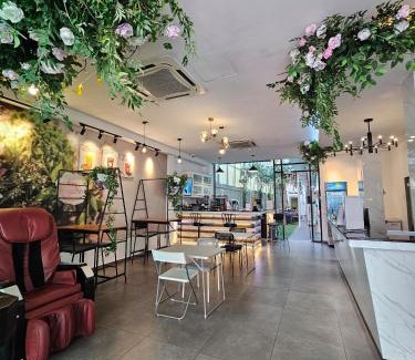 Taman Pertama Hôtel | V Garden Hotel by Minsu