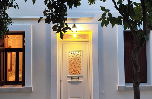 Mytilene Maison | V House Cozy & Quiet Escape