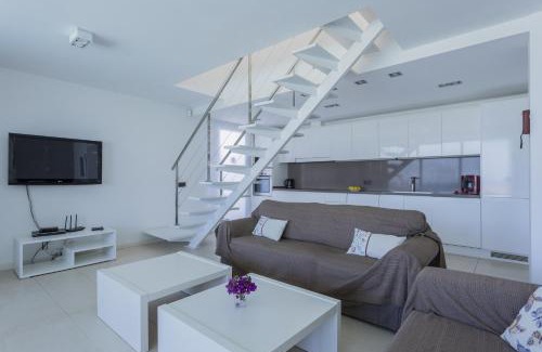 Sant Jaume Mediterrani Villa | V196 Villa Brisa