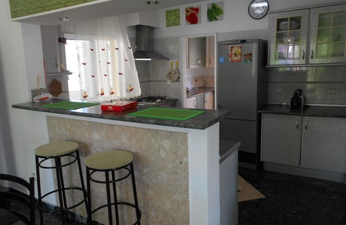 Gambelas Villa | V3-Faro a / c, w / piscine / barbecue / table de ping pong, Net / TV / plage, l'aéroport et l'hôpital