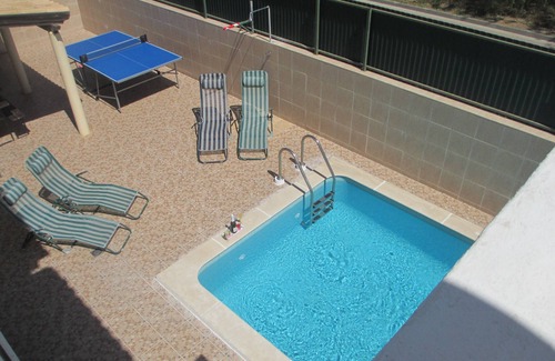 Gambelas Villa | V3-Faro a / c, w / piscine / barbecue / table de ping pong, Net / TV / plage, l'aéroport et l'hôpital