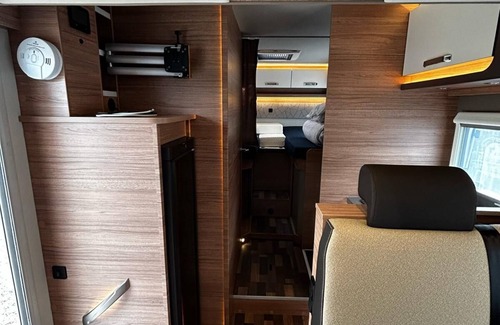 Heaton Maison | Vaaroom London Explorers' Pod