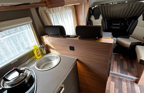 Heaton Maison | Vaaroom London Explorers' Pod