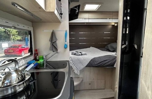 Heaton Maison | Vaaroom London Explorers' Pod
