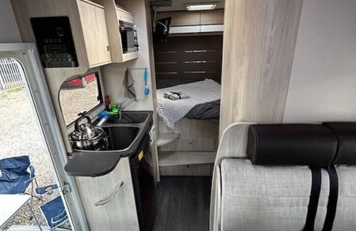Heaton Maison | Vaaroom London Explorers' Pod