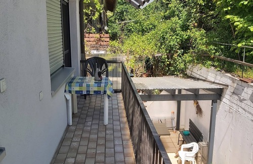 Neustadt-Stadtmitte Appartement | Vacation apartment with castle view in a quiet residential area