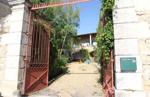 Saint-Cesaire-de-Gauzignan Maison | Vacances chez l'antiquaire 15 personnes 10 chambres