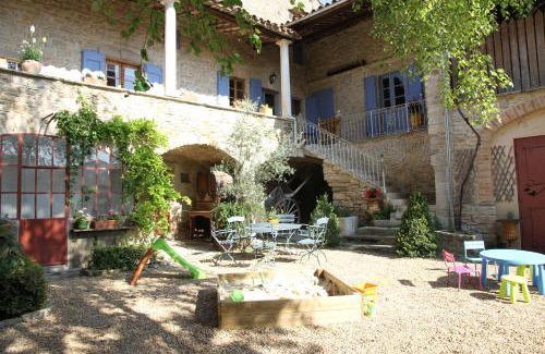 Saint-Cesaire-de-Gauzignan Maison | Vacances chez l'antiquaire 15 personnes 10 chambres
