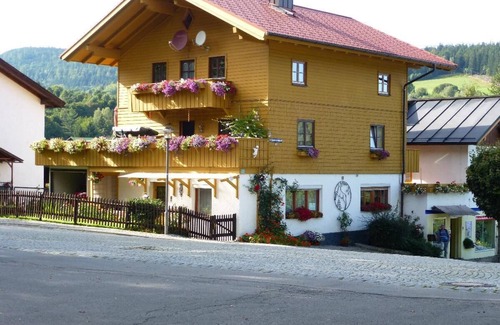 Bayerisch Eisenstein Appartement | Vacation apartment with fully equipped eat-in kitchen