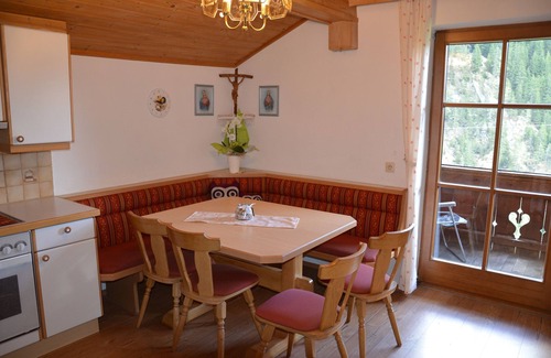 Matrei in Osttirol Appartement | Apartment with a view of the mountains of the Hohe Tauern National Park with a balcony