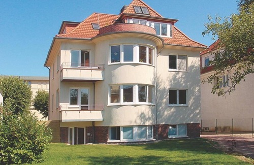 Warnemuende Appartement | Vacation apartment "Luv" with terrace, parking on the property