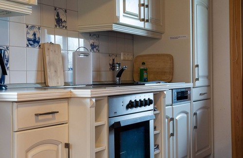 Kolonie Appartement | Vacation apartment Eisvogel - thatched house Zum Heuschober