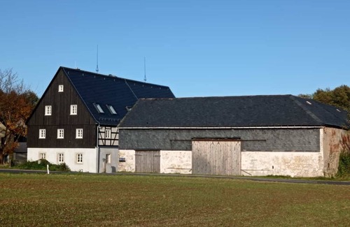 Bischofswerda Appartement | Vacation apartment in a renovated monument (max. 3 persons)
